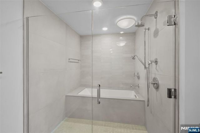 150 Henley Place 404, Weehawken, NJ 07086