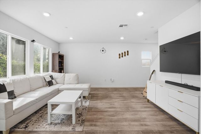 398 Miwok Ln, Manteca, CA 95337