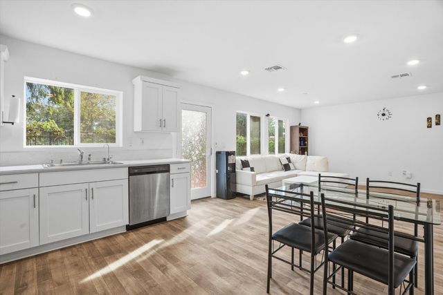 398 Miwok Ln, Manteca, CA 95337