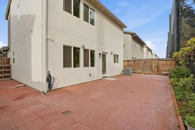 398 Miwok Ln, Manteca, CA 95337