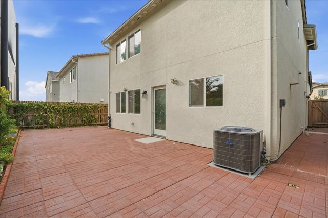 398 Miwok Ln, Manteca, CA 95337