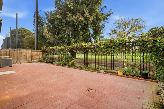 398 Miwok Ln, Manteca, CA 95337