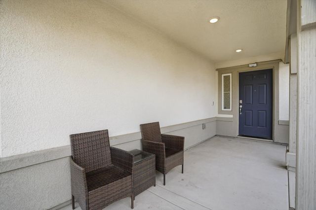 398 Miwok Ln, Manteca, CA 95337