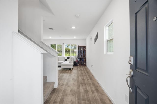 398 Miwok Ln, Manteca, CA 95337