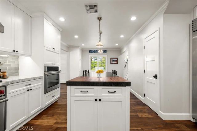 23534 Hatteras Street, Woodland Hills, CA 91367