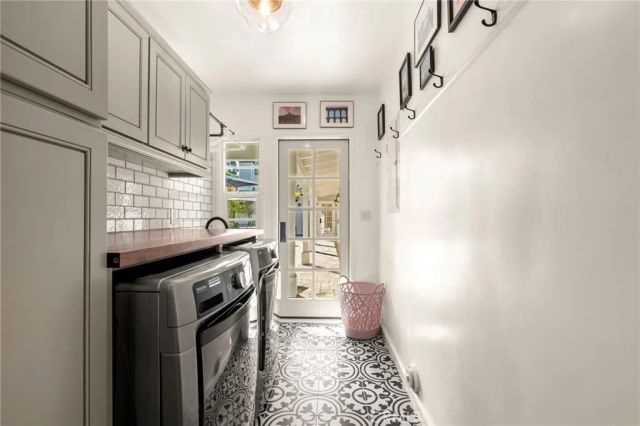 23534 Hatteras Street, Woodland Hills, CA 91367