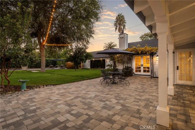 23534 Hatteras Street, Woodland Hills, CA 91367