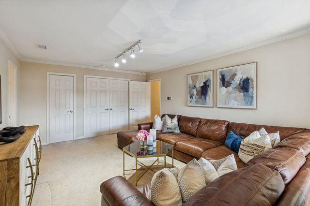 7040 Oakbluff Drive, Dallas, TX 75254