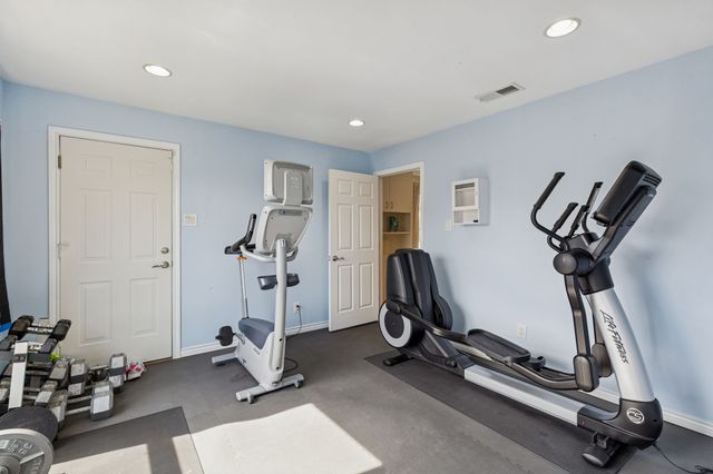 7040 Oakbluff Drive, Dallas, TX 75254