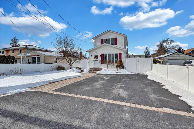 219 Hyman Avenue, West Islip, NY 11795