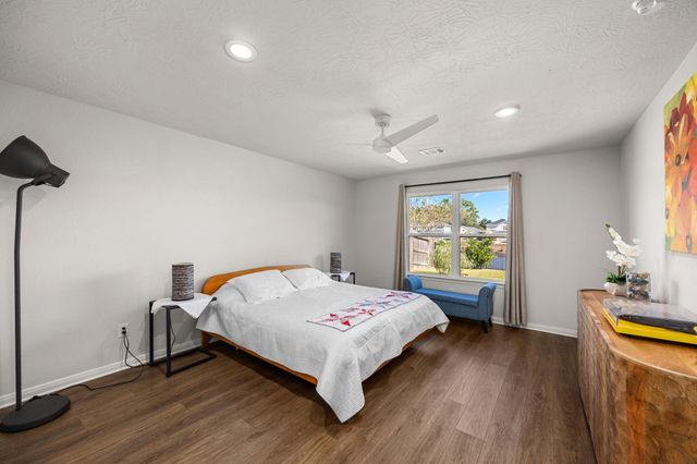 1046 Bending Trail Drive, Tomball, TX 77375