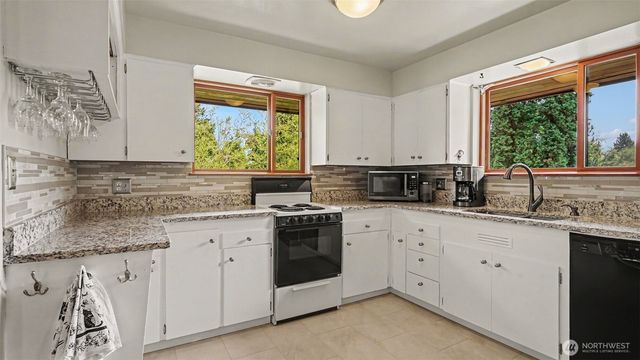 1335 N 180th Street, Shoreline, WA 98133