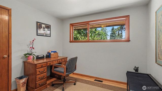 1335 N 180th Street, Shoreline, WA 98133
