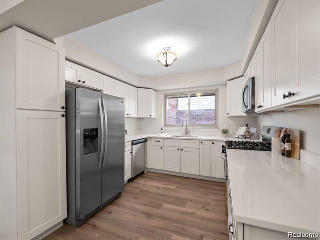 4288 LIN Drive, Sterling Heights, MI 48310