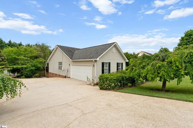 5 Lillians Lane, Greer, SC 29651