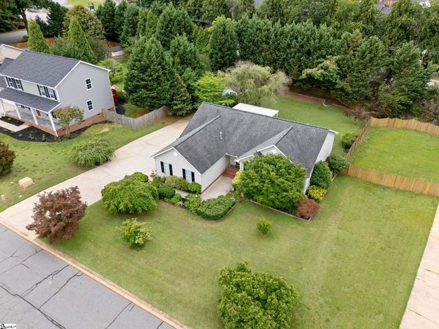 5 Lillians Lane, Greer, SC 29651