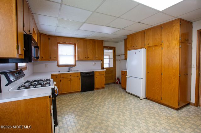 13 1st Street, Rumson, NJ 07760