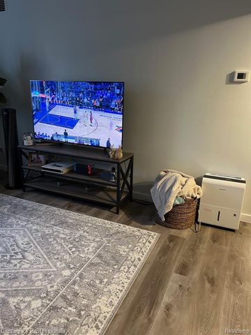 2375 Walton Boulevard 8, Rochester Hills, MI 48309