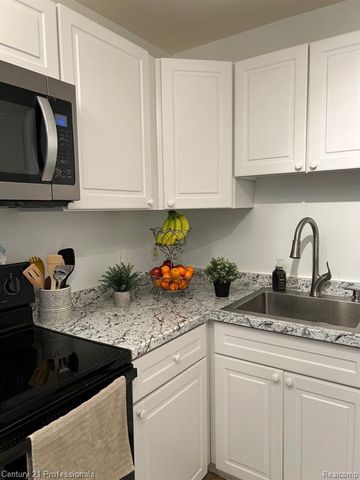 2375 Walton Boulevard 8, Rochester Hills, MI 48309