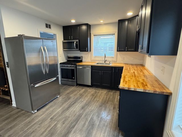 1892 White Street, Des Plaines, IL 60018