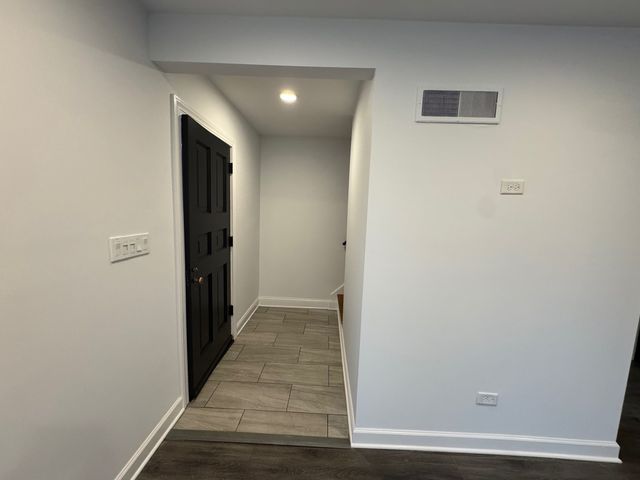 1892 White Street, Des Plaines, IL 60018