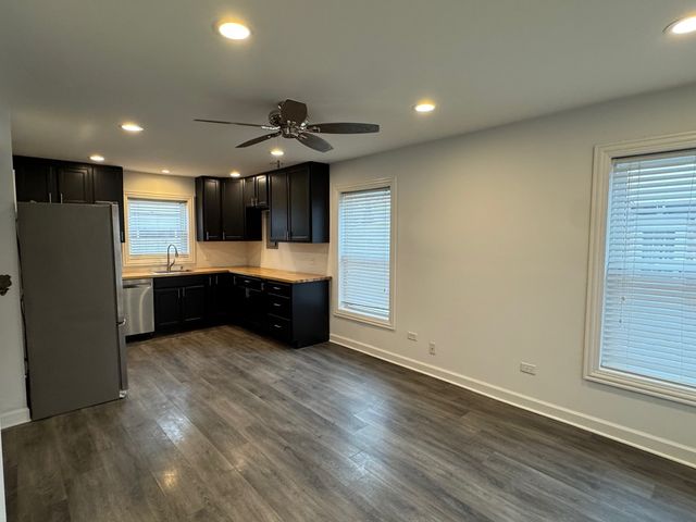 1892 White Street, Des Plaines, IL 60018