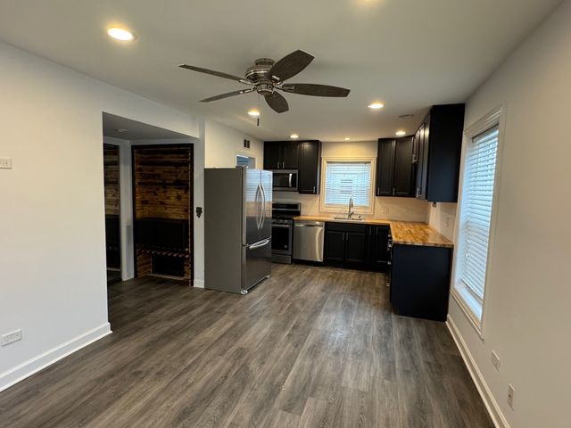 1892 White Street, Des Plaines, IL 60018