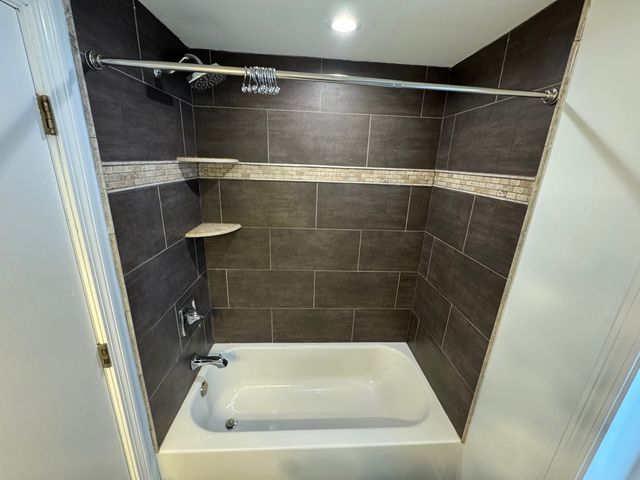 1892 White Street, Des Plaines, IL 60018