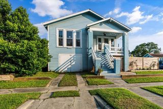 4627 Avenue P 1/2 Avenue, Galveston, TX 77551