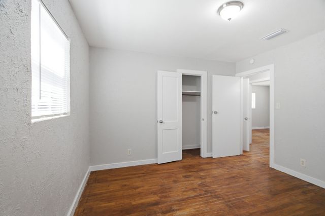 2529 Shropshire Street, Fort Worth, TX 76105