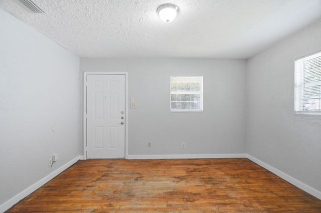 2529 Shropshire Street, Fort Worth, TX 76105