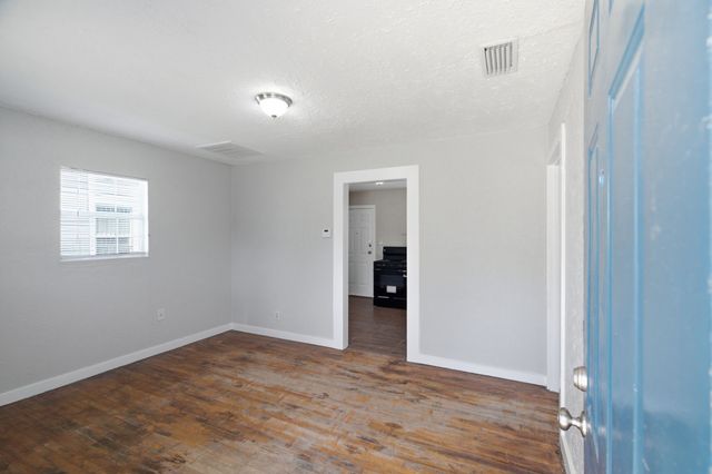 2529 Shropshire Street, Fort Worth, TX 76105