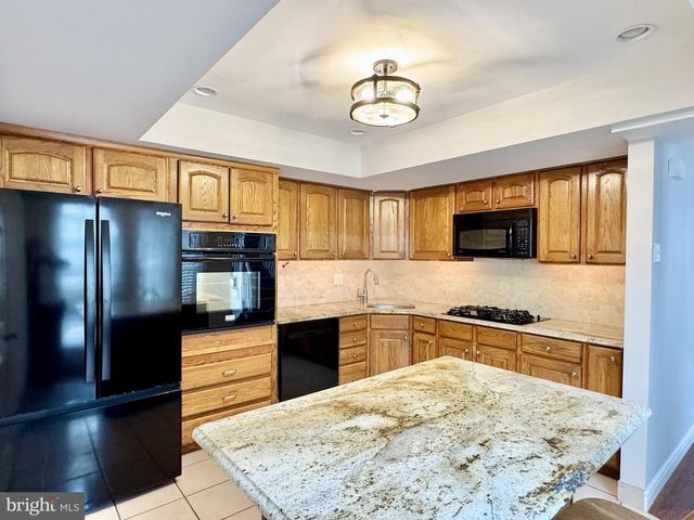 1 FOXBOROUGH CT, Medford, NJ 08055