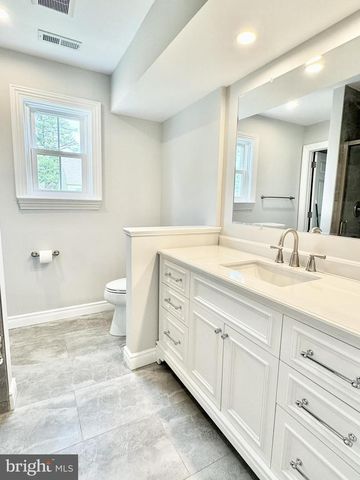 1 FOXBOROUGH CT, Medford, NJ 08055