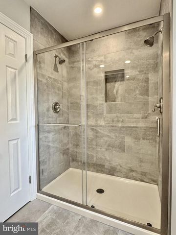 1 FOXBOROUGH CT, Medford, NJ 08055