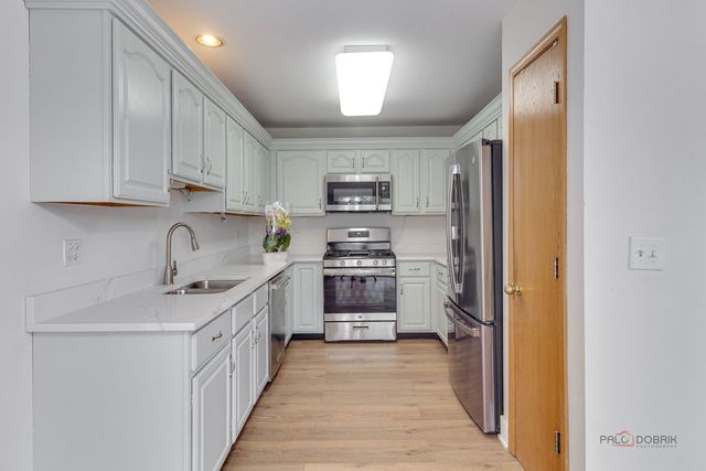 2944 Oak Court 2944, Schaumburg, IL 60193