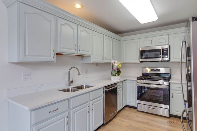 2944 Oak Court 2944, Schaumburg, IL 60193