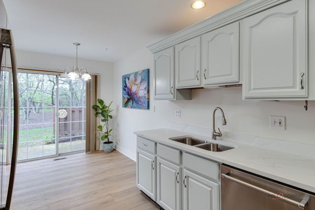2944 Oak Court 2944, Schaumburg, IL 60193