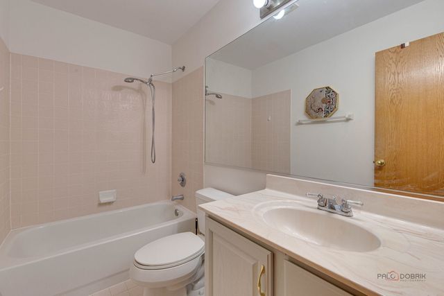 2944 Oak Court 2944, Schaumburg, IL 60193