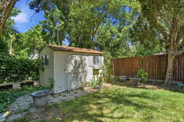 2570 W BLAKE DR, Taylorsville, UT 84129