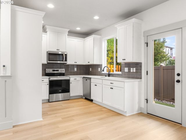 7466 N Polk Ave, Portland, OR 97203