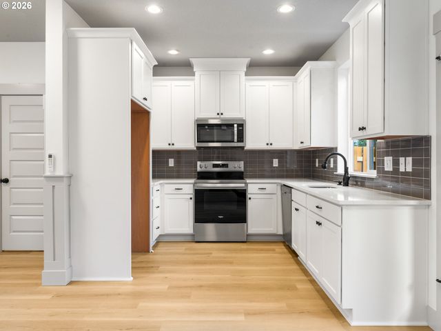 7466 N Polk Ave, Portland, OR 97203