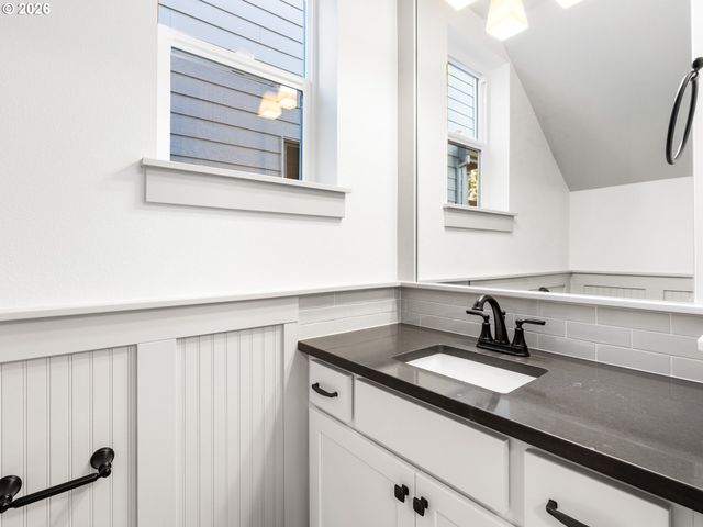 7466 N Polk Ave, Portland, OR 97203