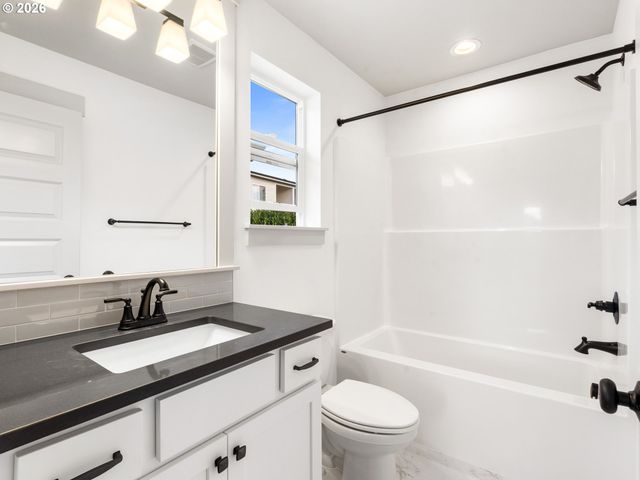 7466 N Polk Ave, Portland, OR 97203