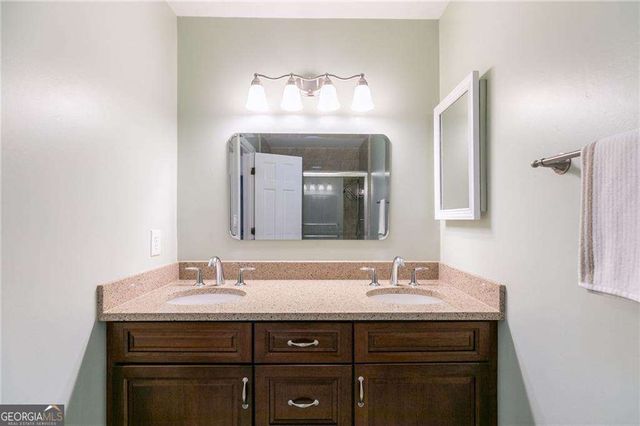 620 Oakstone Way, Roswell, GA 30075