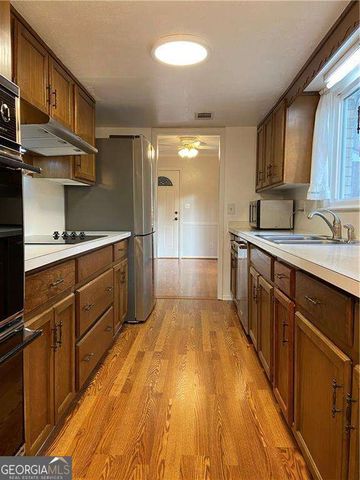 620 Oakstone Way, Roswell, GA 30075