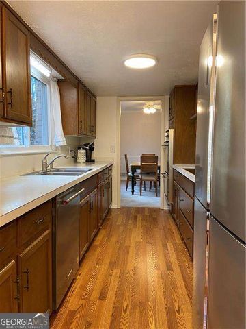 620 Oakstone Way, Roswell, GA 30075