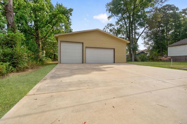 155 Cherry Tree, Livingston, TX 77351