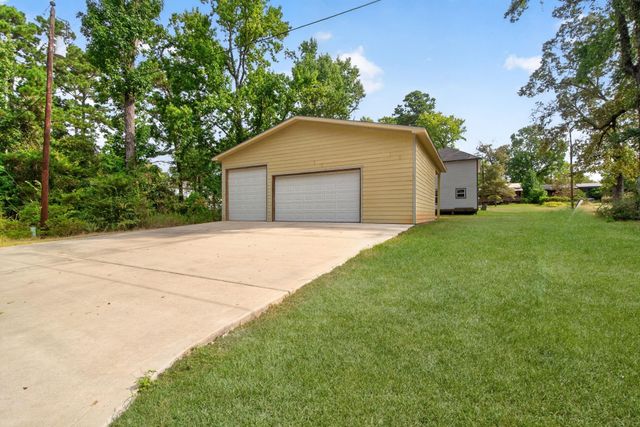 155 Cherry Tree, Livingston, TX 77351