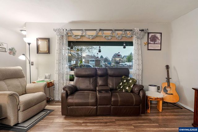 825 SW Walnut St, Albany, OR 97321